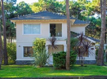 Casa · 178m² · 4 Ambientes · 1 Cochera · Casa en Pinamar Norte