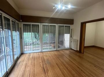 Casa · 1m² · 4 Dormitorios · 1 Cochera · Casa en Centro