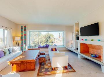 Casa · 160m² · 5 Ambientes · Casa - Montoya
