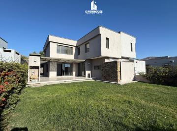 Casa · 255m² · 5 Ambientes · 1 Cochera · Openhouse Inmobiliaria Presenta a La Venta Magnífica Casa en Barrio Dalvian.
