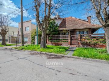 Casa · 130m² · 4 Ambientes · 1 Cochera · Casa 4 Ambientes Apto Credito - Villa Primera