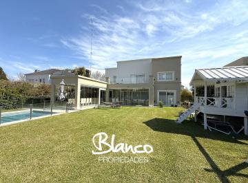 Casa · 250m² · 5 Ambientes · 1 Cochera · Casa en Venta en La Lomada, Pilar, G. B. a. Zona Norte