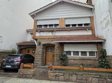 Casa de 7 ambientes, Mar del Plata · Alquiler Comercial Chalet de 7 Ambientes en Inmejorable Ubicación.