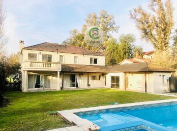 Casa · 300m² · 5 Ambientes · 2 Cocheras · Casa en Alquiler Barrio Cerrado Campos de Alvarez