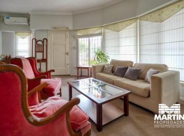Casa · 170m² · 4 Ambientes · 1 Cochera · Casa en Venta de 4 Ambientes en Martinez con Patio, Terraza, Cochera y Jardín Frente