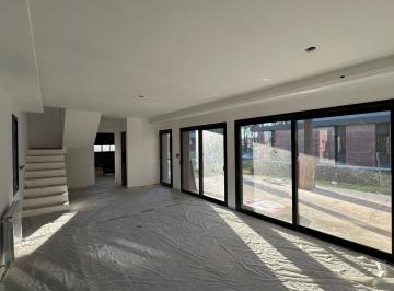 Living- Comedor · Casa en Venta 2 Dorm. Quincho Cochera Roldan Tierra de Sueños 3