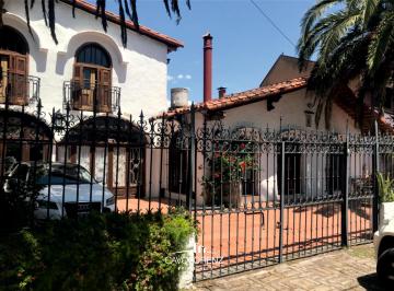 Casa de 4 ambientes, Mar del Plata · Parque Luro - Magnífico Chalet de Estilo de 4 Ambientes con Garaje y Jardín