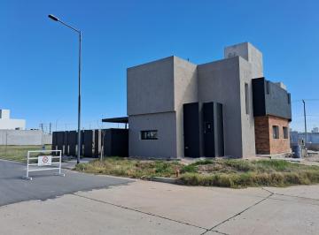 Casa · 124m² · 4 Ambientes · 1 Cochera · Duplex en Venta en San Ignacio Village. 3 Dorm..