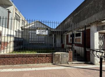 Casa · 131m² · 6 Ambientes · 1 Cochera · Casa a Reciclar o Demole en PH Al Frente