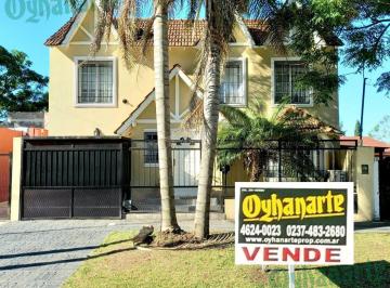 Casa · 110m² · 4 Ambientes · 2 Cocheras · Venta de Excelente Casa en Castelar Norte - Apto Crédito