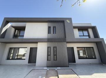 Casa · 167m² · 3 Ambientes · 2 Cocheras · ¡Venta! Dúplex en Chacras del Norte ¡A Estrenar!