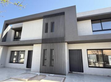 Casa · 200m² · 3 Ambientes · 2 Cocheras · ¡Venta! Dúplex en Chacras del Norte ¡A Estrenar!