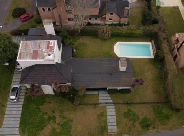 Casa · 248m² · 9 Ambientes · 2 Cocheras · Casa en Venta en San Facundo - 3 Dorm. - Quincho y Pileta