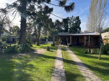 Casa · 85m² · 2 Ambientes · 5 Cocheras · Casa en Venta en Gonnet - Parque y Pileta