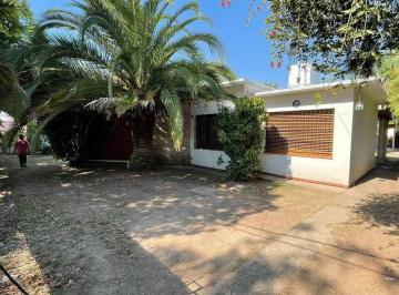 Casa · 209m² · 5 Ambientes · 2 Cocheras · Casa en Venta en Gonnet - 3 Dorm. - Parque y Pileta