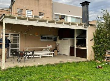 Casa · 143m² · 6 Ambientes · 2 Cocheras · Casa en Venta en Sicardi - 2 Dorm. y Parque