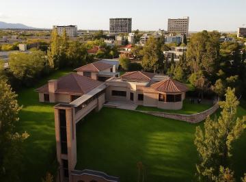 Casa de 8 ambientes, Chacras de Coria · Casa en Venta en Chacras de Coria