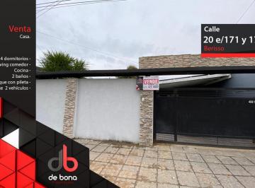 Casa de 6 ambientes, Berisso · Hermosa Casa en Venta: 4 Dorm., Pileta. Calle 20 E/ 171 y 172 de Berisso.
