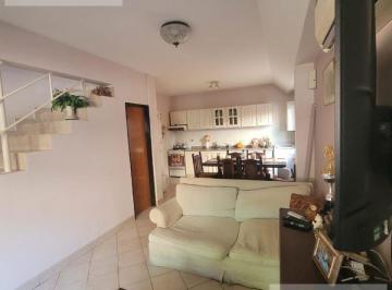 Casa · 70m² · 3 Ambientes · 1 Cochera · Duplex con Garage - Sin Expensas en San Isisdro