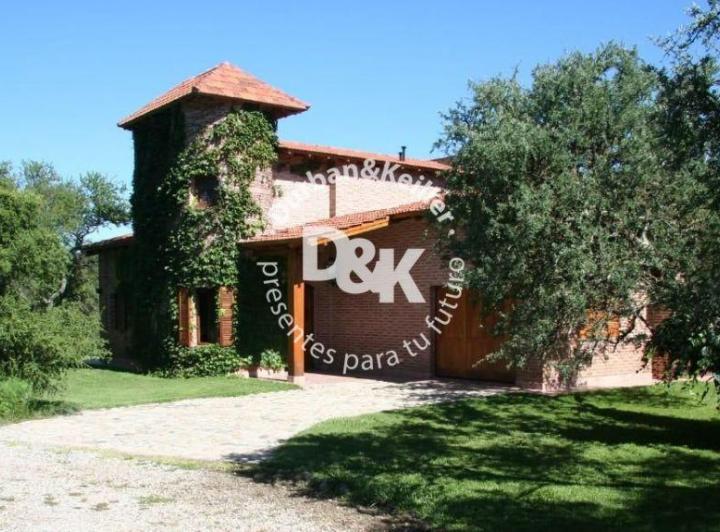 Casa · 309m² · 4 Ambientes · 1 Cochera