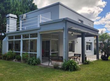 Casa · 200m² · 5 Ambientes · 1 Cochera · Casa en Venta, Canning, Malibú. 200 m² Cub. 5 Amb.