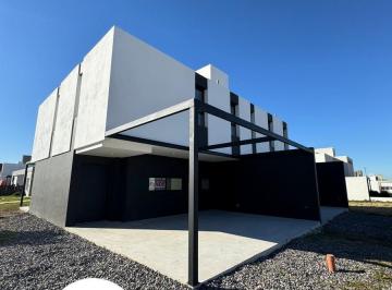 Casa · 130m² · 6 Ambientes · 2 Cocheras · Casa Duplex en Venta 3 Dorm. 3 Baños - Docta - Ideal Familia