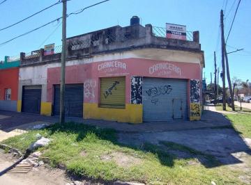 Casa · 200m² · 3 Ambientes · Casa con 3 Locales y Galpon en Venta Chaco 2295 - U$s98.000