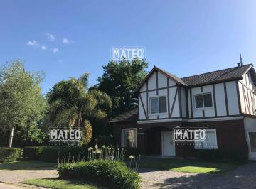 Casa de 6 ambientes, Moreno · Chalet con Ubicacion Central