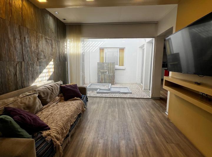 Casa · 142m² · 7 Ambientes · 2 Cocheras