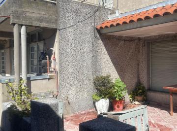 Casa de 5 ambientes, Lomas de Zamora · Casa 5 Ambientes con Quincho. Pque. de Lomas de Zamora