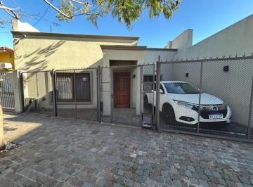 Casa · 130m² · 3 Ambientes · 1 Cochera · Casa 3 Ambientes San Antonio de Padua Centro
