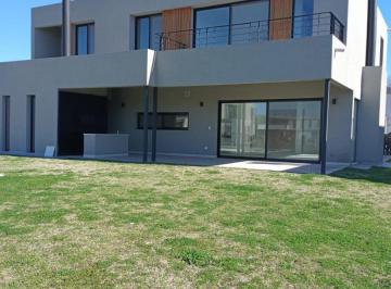 Casa · 809m² · 5 Ambientes · 2 Cocheras · Casa en Venta en La Calesa Pilar