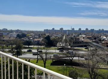 Departamento de 3 ambientes, Villa Lugano · Semipiso 3 Amb. con Cochera, Súper Luminoso! Vista Abierta a La Ciudad!
