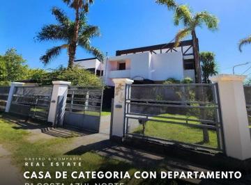Casa · 600m² · 11 Ambientes · 1 Cochera · Venta de Casa de Lujo y Departamento con Piscina Climatizada en Costa Azul, Villa Carlos Paz