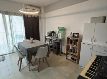 Departamento · 52m² · 2 Ambientes · Departamento de Dos Ambientes Al Contra Frente en Venta en Avellaneda