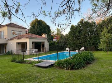 Casa · 308m² · 6 Ambientes · Casa de 6 Ambientes en Ayres de Pilar en Alquiler Para Enero y Febrero