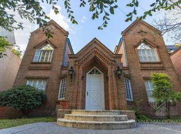 Casa · 860m² · 9 Ambientes · 6 Cocheras · Venta Casa de 6 Ambientes con Pileta - Banfield Oeste