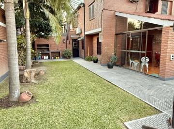 Casa · 175m² · 7 Ambientes · 3 Cocheras · Casa en Venta en San Juan Al 4600. 2 Plantas con 4 Dorm. Jardin y Pileta