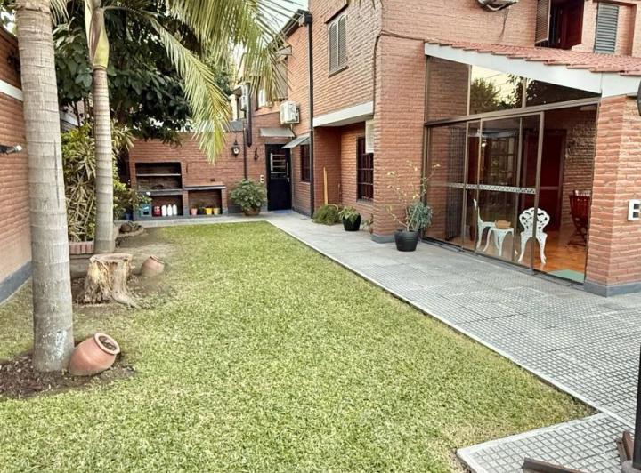 Casa · 175m² · 7 Ambientes · 3 Cocheras