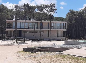 Casa · 532m² · 8 Ambientes · 8 Cocheras · Casa de Lujo en Villarobles - Pinamar