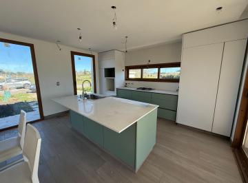 Casa · 182m² · 4 Ambientes · Casa en Arenas Chico