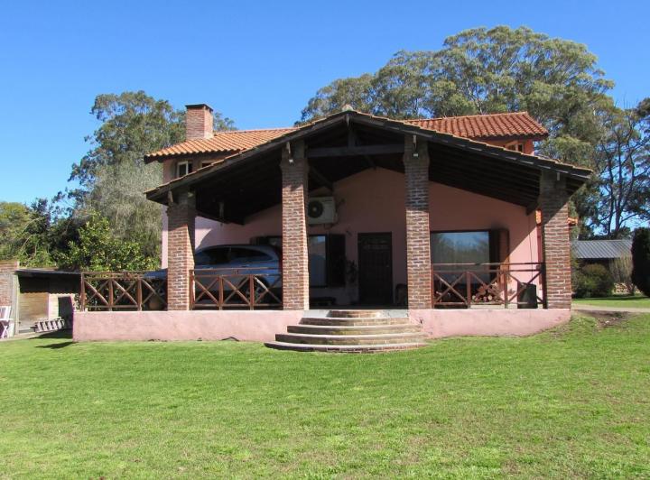 Casa · 250m² · 3 Ambientes · 2 Cocheras