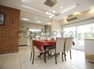 Casa · 165m² · 6 Ambientes · 2 Cocheras · Casa en Venta en Gonnet a m de La República de Los Niños