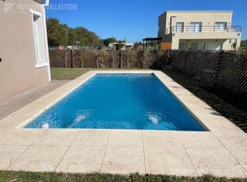 Casa · 160m² · 4 Ambientes · 4 Cocheras · Casa en Santa Lucia