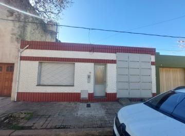 Casa · 65m² · 4 Ambientes · 1 Cochera · Casa en Venta 2 Dorm. Echesortu