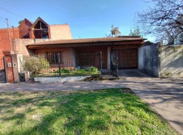 Casa · 153m² · 4 Ambientes · Casa 3 Dorm. Parque - Pileta - Quincho - Moreno