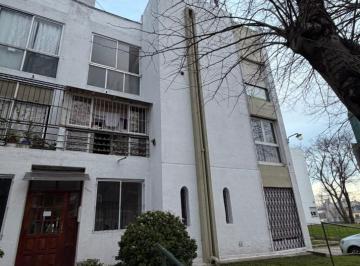 Departamento · 60m² · 3 Ambientes · Dpto. 3 Amb. con Patio Cubierto - 2do. Piso X Escalera - a La Calle