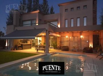 Casa · 350m² · 7 Ambientes · Casa en Venta en St. Thomas Oeste con Vistas a Doble Golf
