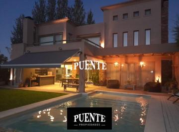 Casa · 350m² · 7 Ambientes · Casa en Venta en St. Thomas Oeste con Vistas a Doble Golf