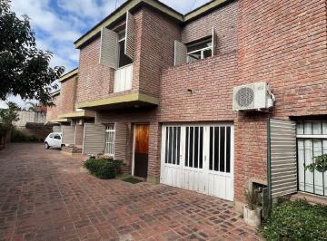 Casa de 5 ambientes, Córdoba · Duplex Villa Centenario - con Renta